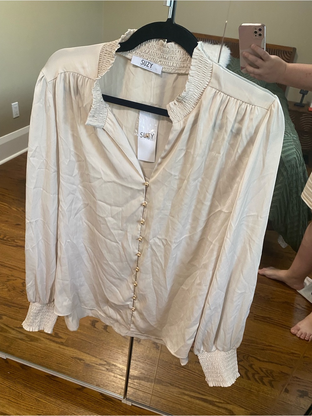 Suzy Shier Cream Ruffled Collar Button-Front Blouse